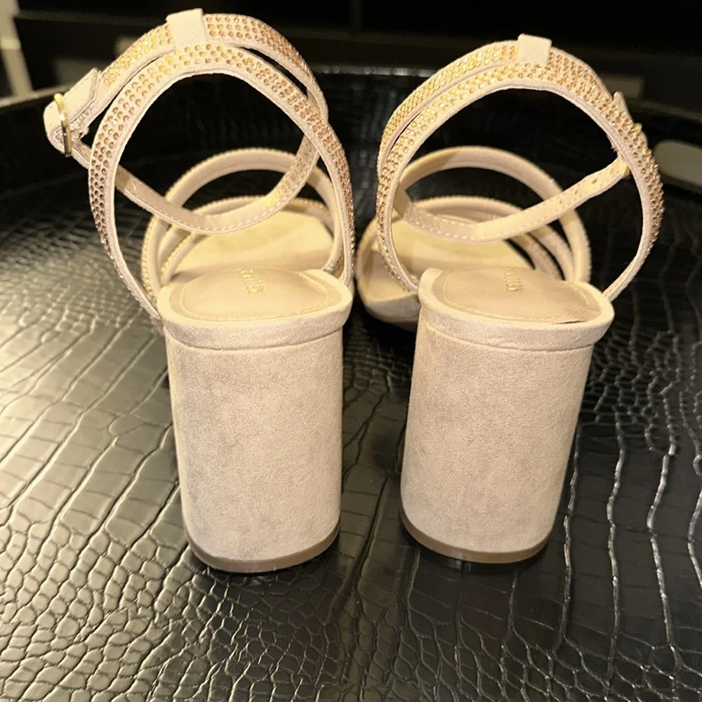 Kelly & Katie Cadene Sandals - Picture 8 of 10